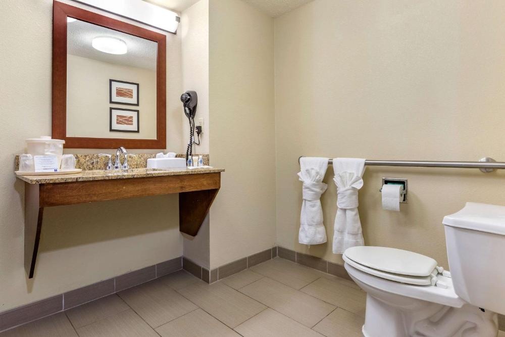 Efficiency King Suite - Non-Smoking